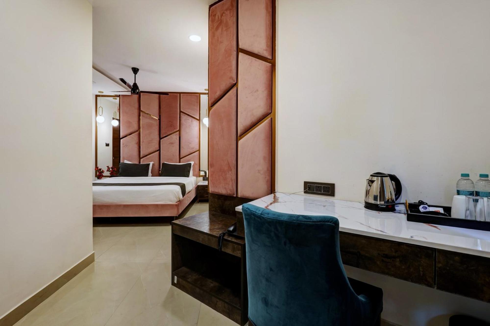 Astra Hotels & Suites - Koramangala Бангалор Екстериор снимка