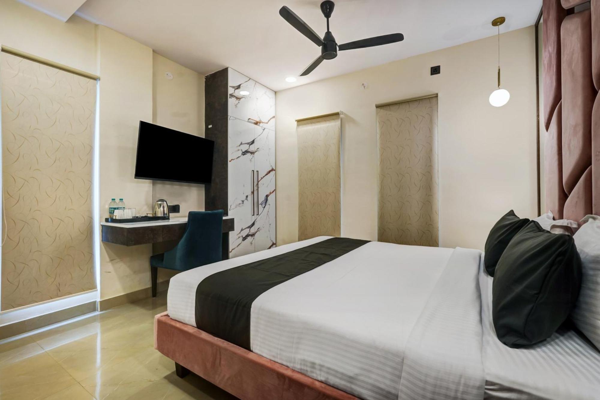 Astra Hotels & Suites - Koramangala Бангалор Екстериор снимка