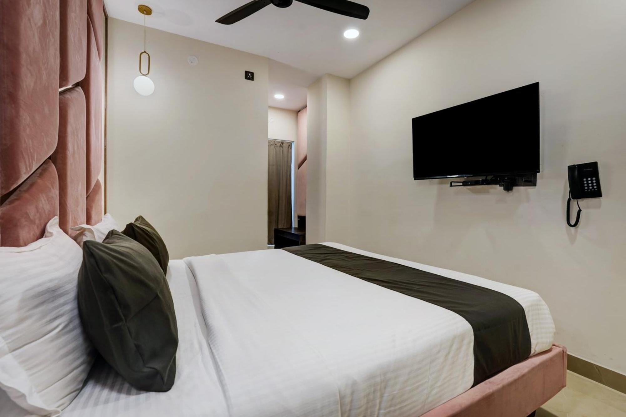 Astra Hotels & Suites - Koramangala Бангалор Екстериор снимка