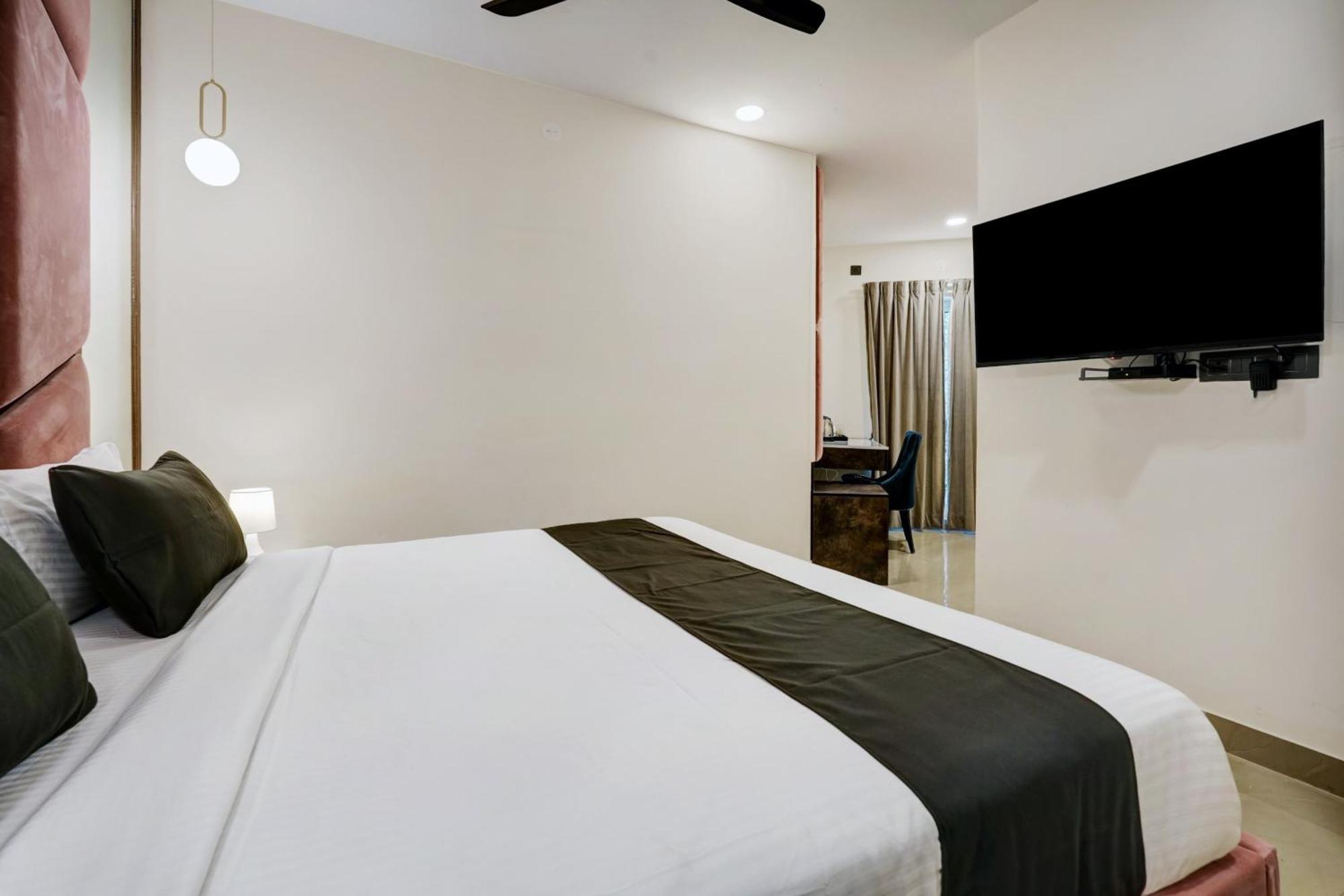 Astra Hotels & Suites - Koramangala Бангалор Екстериор снимка